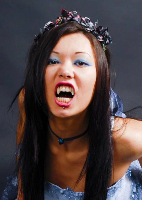 Deluxe Vampire Fangs Tooth Caps 4 Deluxe Vampire Fangs Tooth Caps - Image 2